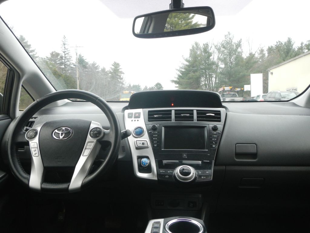 2013 Toyota Prius Image 23