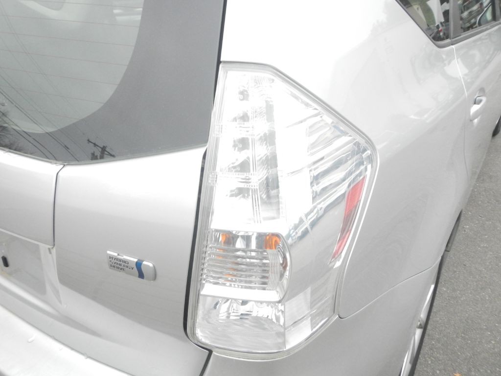 2013 Toyota Prius Image 25