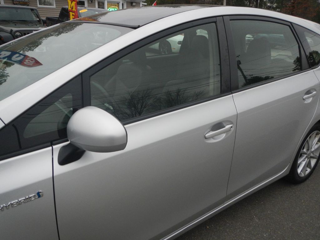 2013 Toyota Prius Image 30