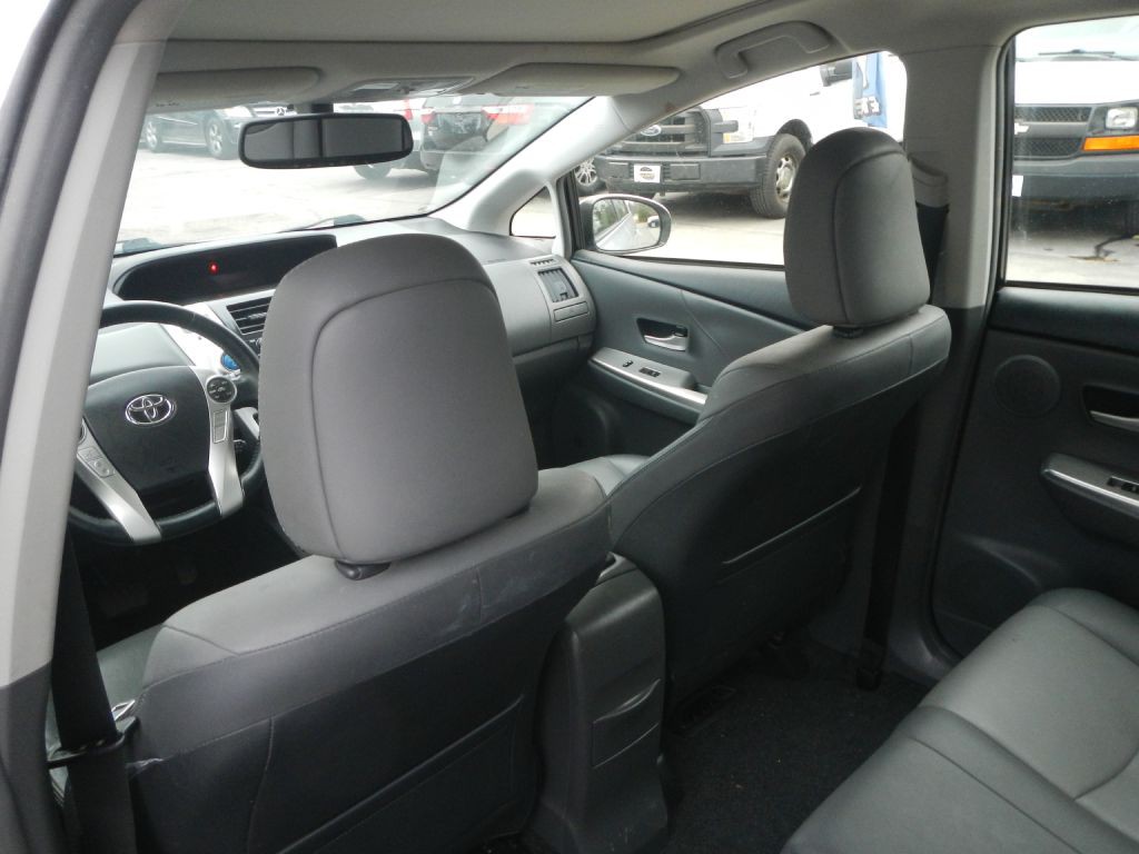 2013 Toyota Prius Image 36