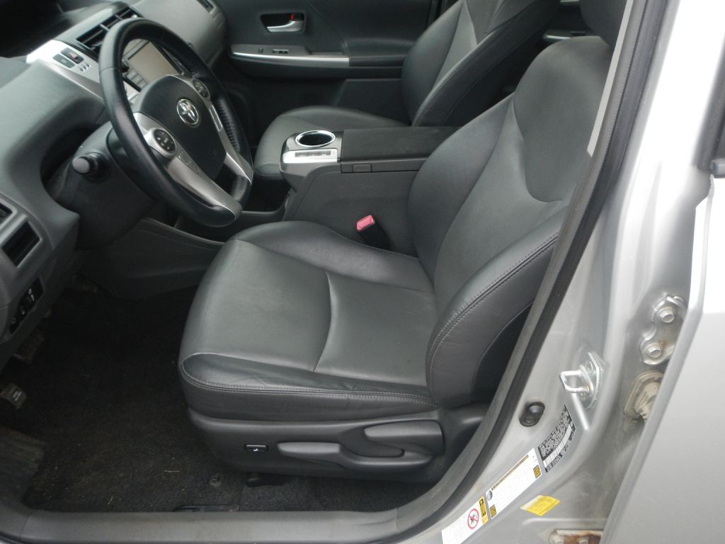 2013 Toyota Prius Image 41