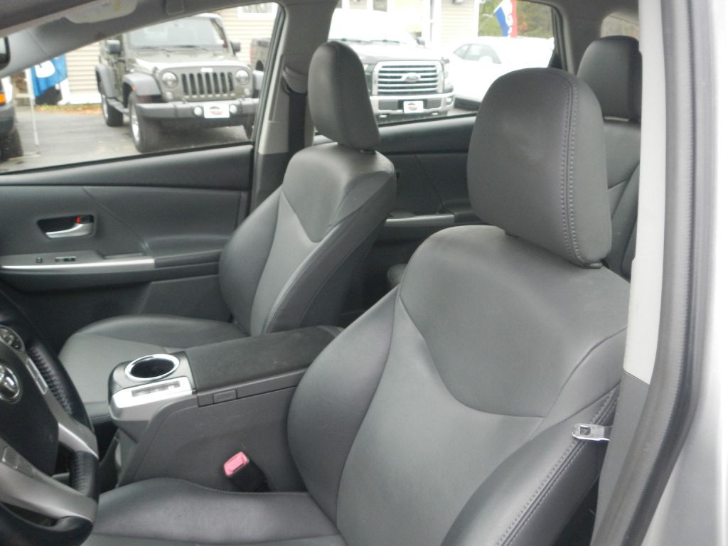 2013 Toyota Prius Image 42
