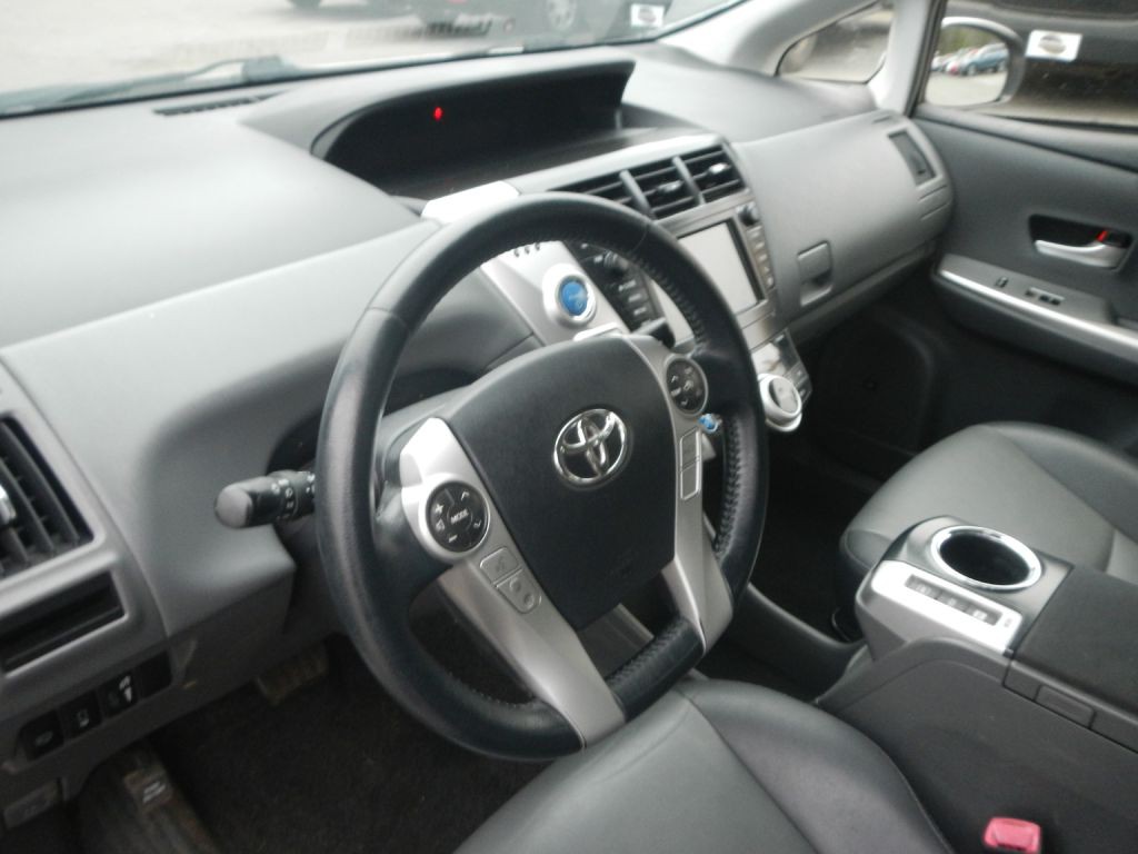 2013 Toyota Prius Image 46