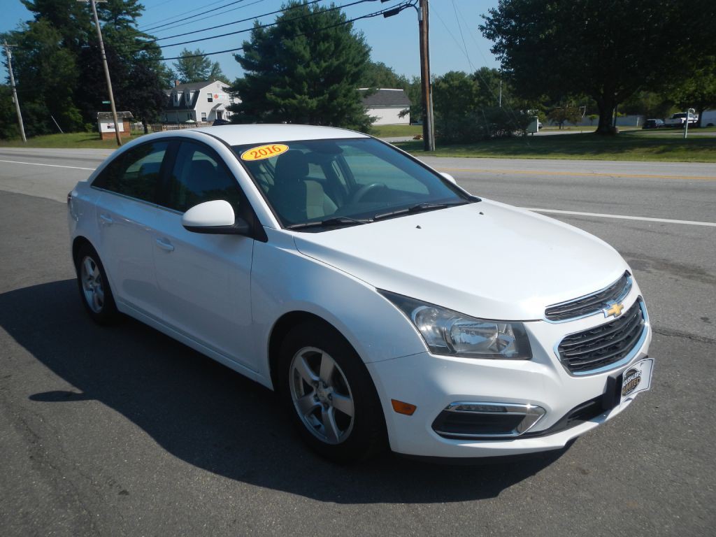 2016 Chevrolet Cruze Image 2