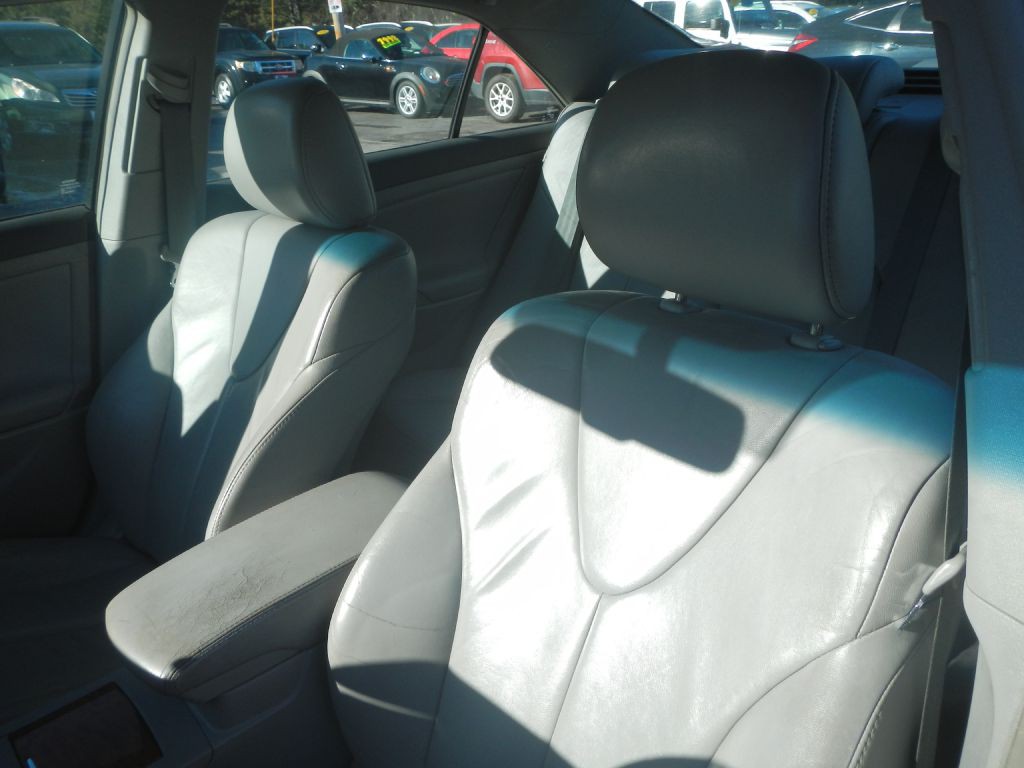 2011 Toyota Camry Image 4