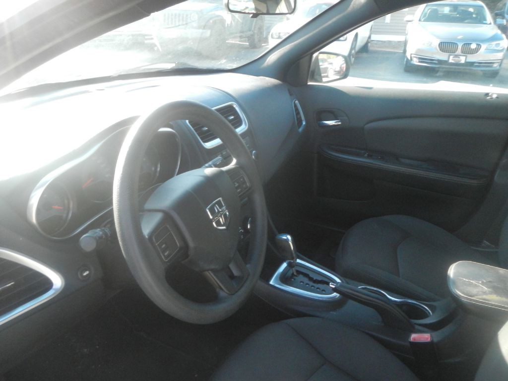2013 Dodge Avenger Image 3
