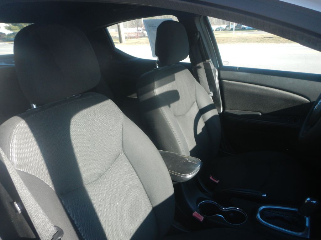 2013 Dodge Avenger Image 9