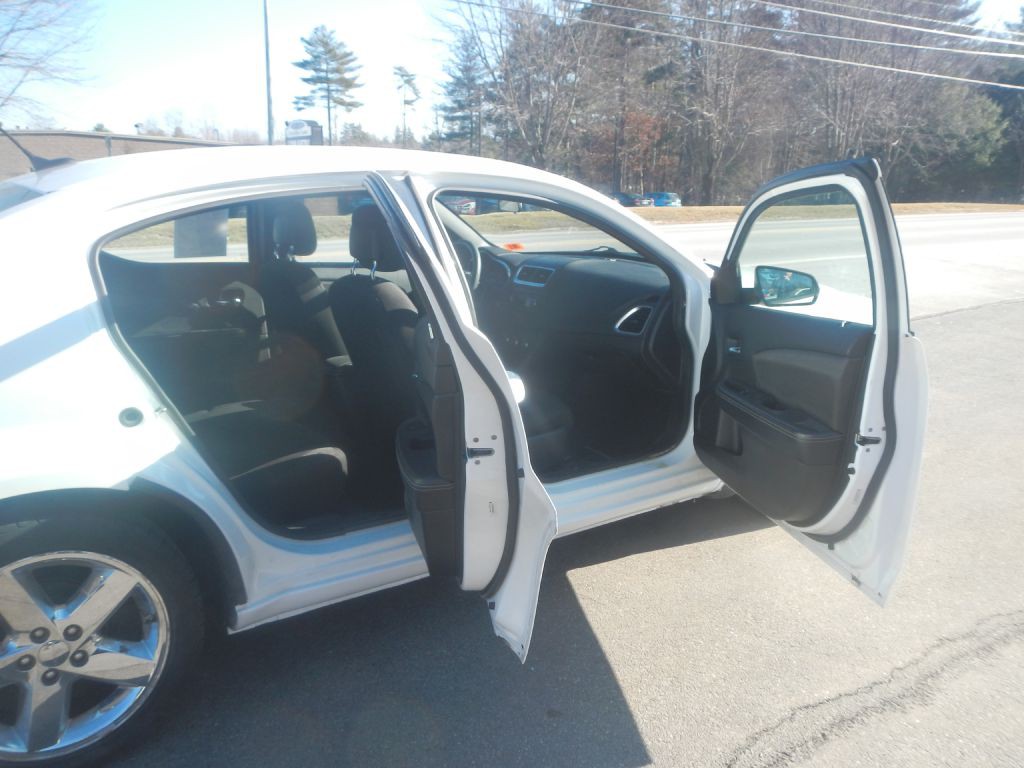 2013 Dodge Avenger Image 15