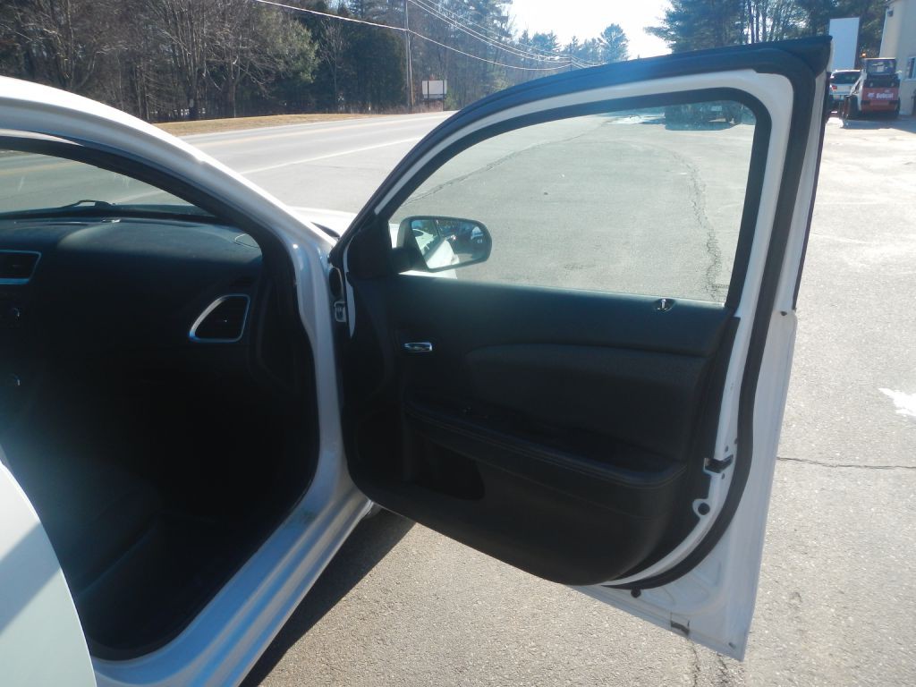 2013 Dodge Avenger Image 16