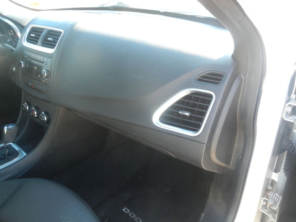 2013 Dodge Avenger Image 22