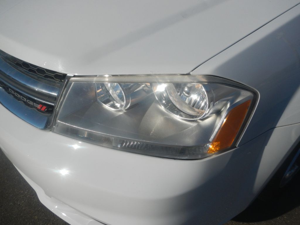 2013 Dodge Avenger Image 32