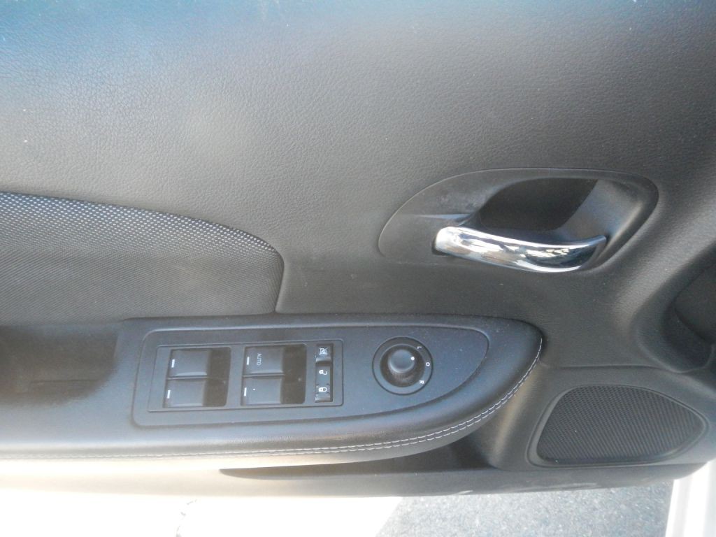 2013 Dodge Avenger Image 44