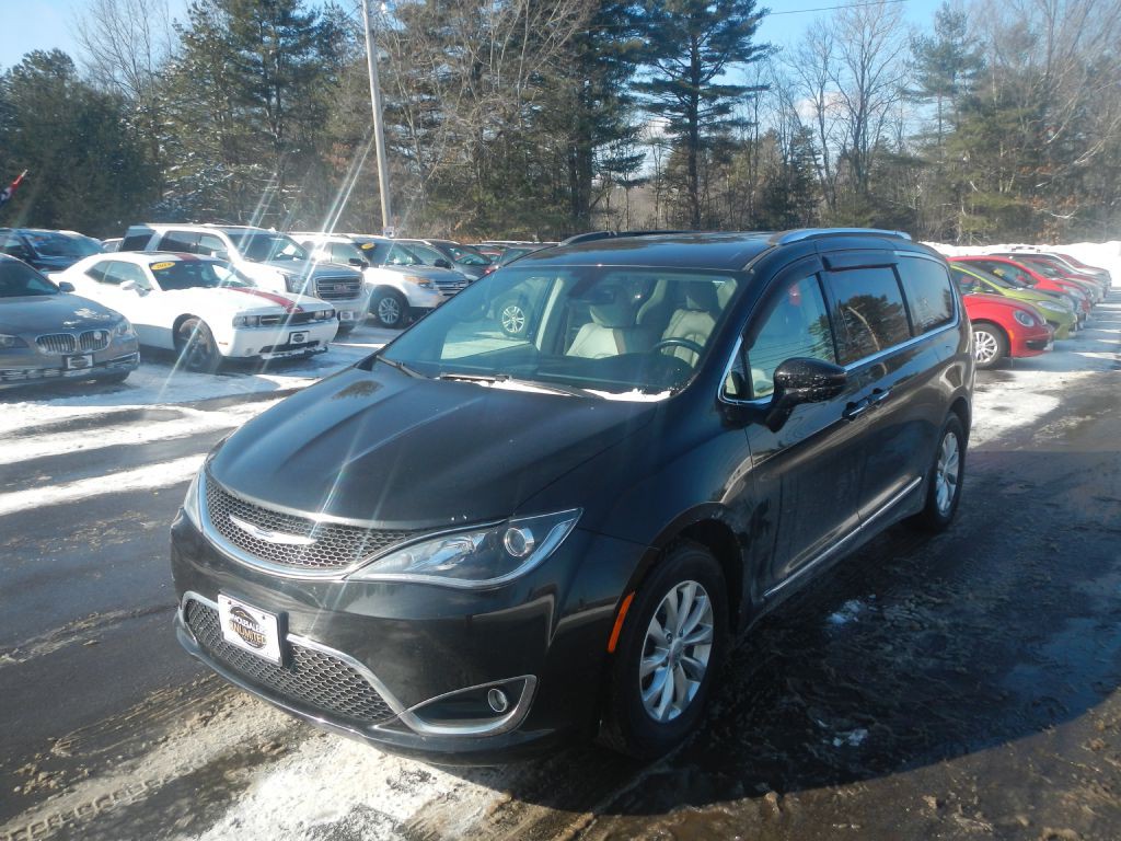 2018 Chrysler Pacifica Image 1
