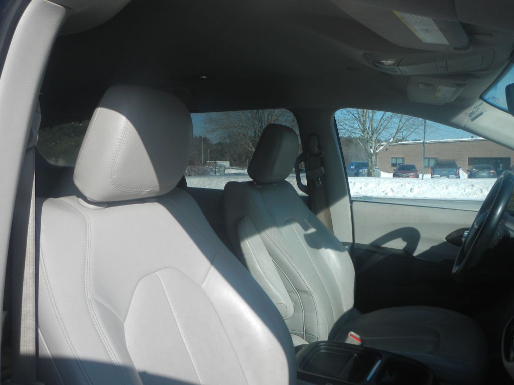 2018 Chrysler Pacifica Image 4