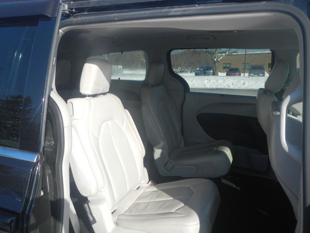 2018 Chrysler Pacifica Image 5