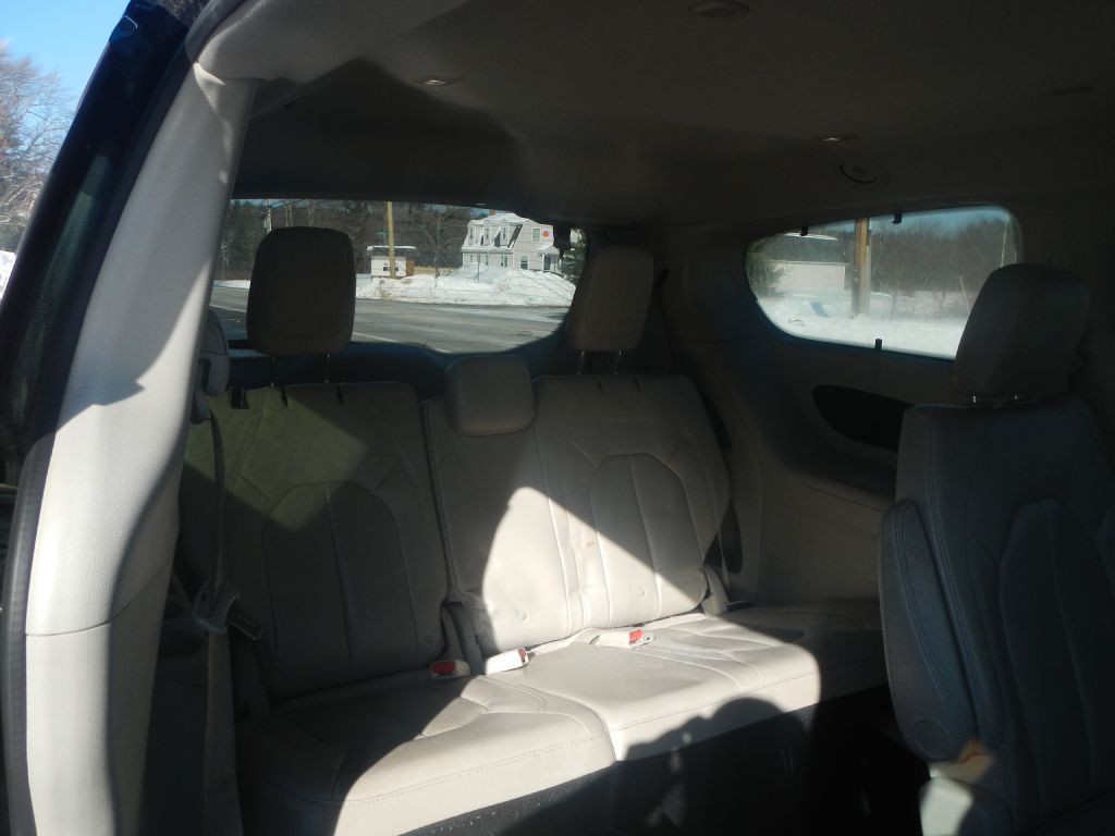 2018 Chrysler Pacifica Image 6