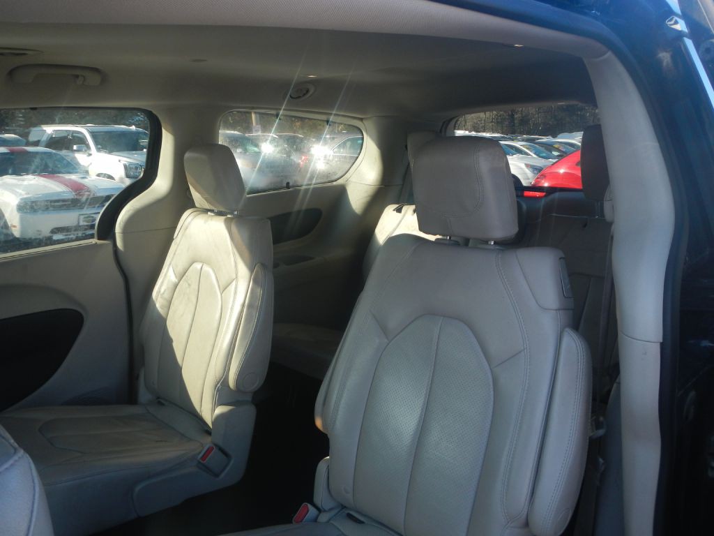 2018 Chrysler Pacifica Image 8