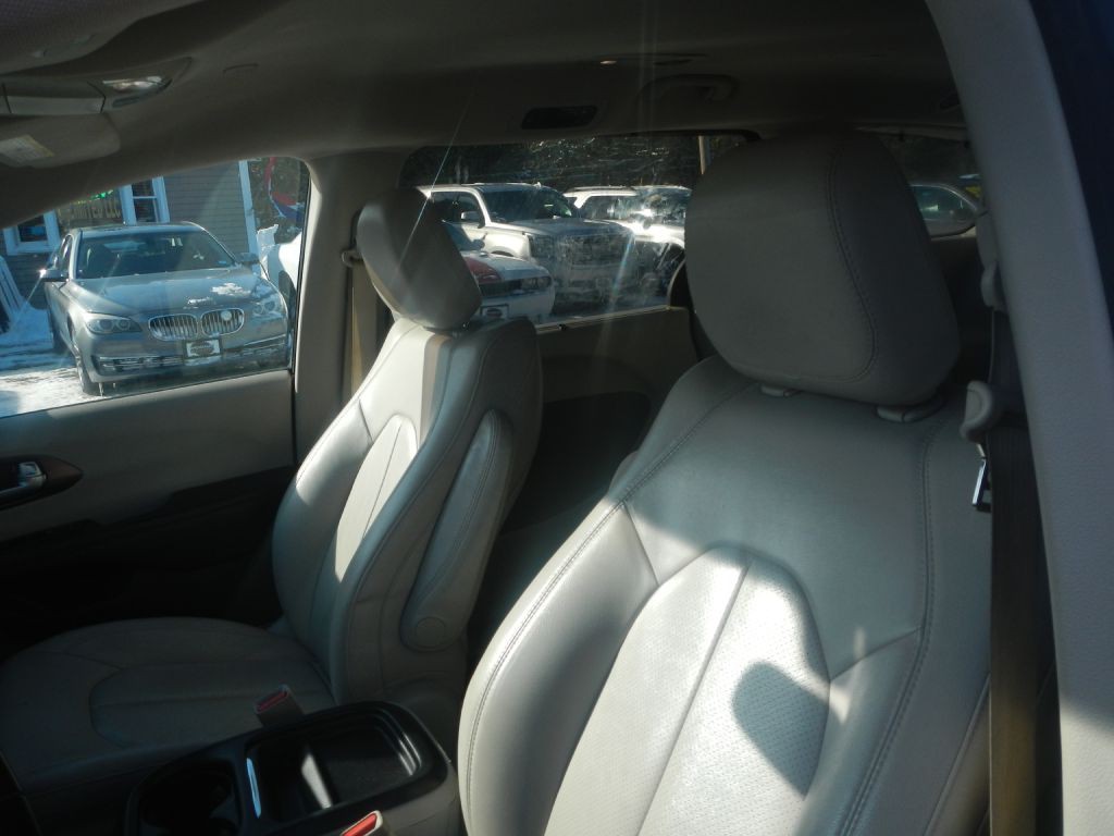2018 Chrysler Pacifica Image 10