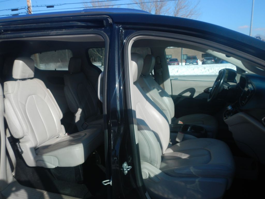 2018 Chrysler Pacifica Image 14