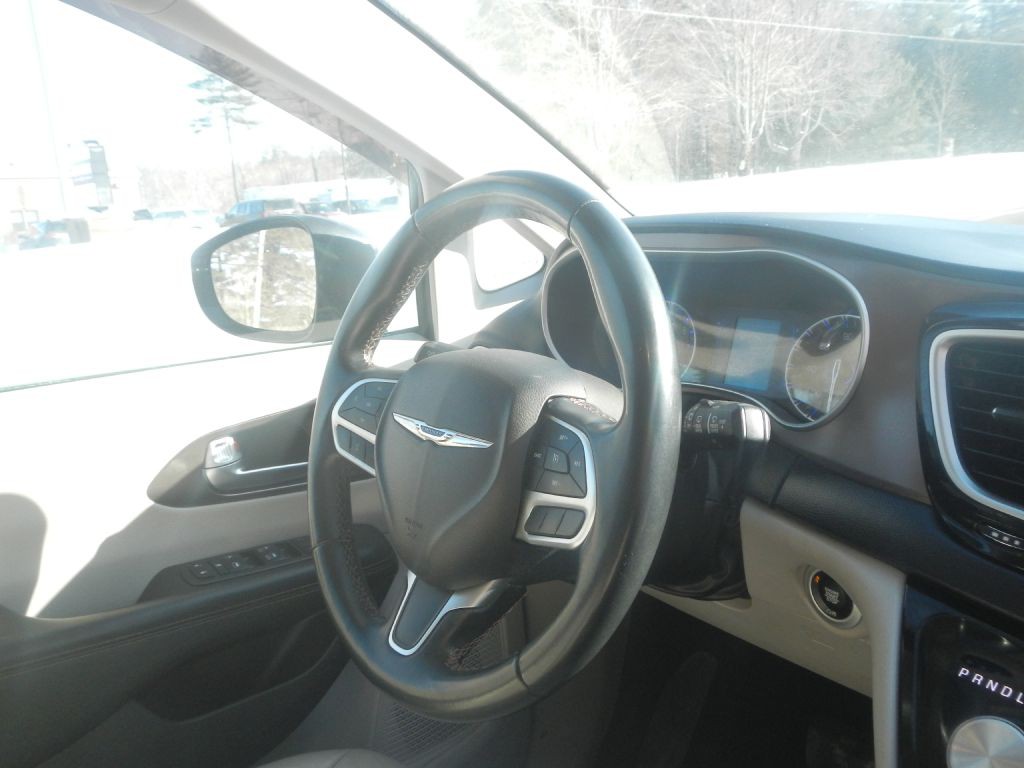 2018 Chrysler Pacifica Image 17