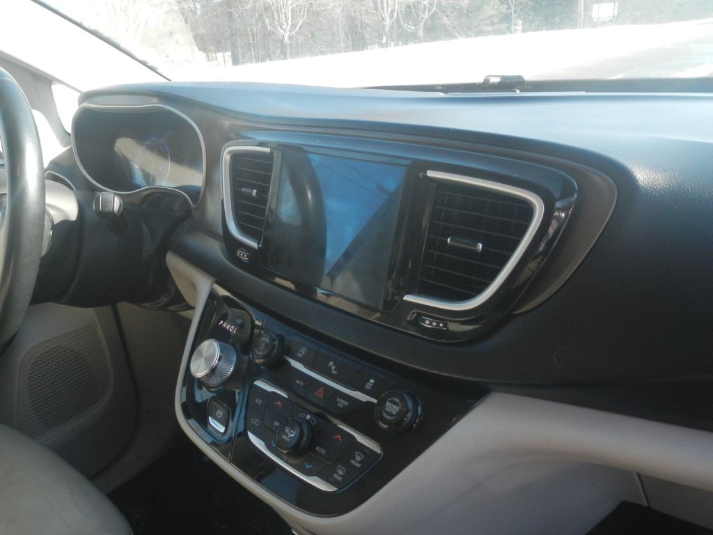 2018 Chrysler Pacifica Image 19