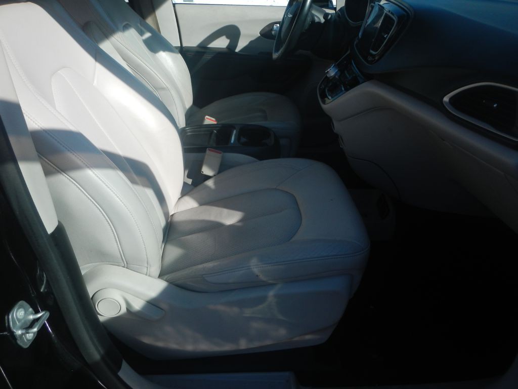2018 Chrysler Pacifica Image 21