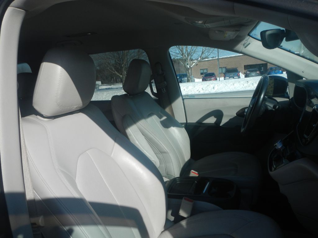 2018 Chrysler Pacifica Image 22