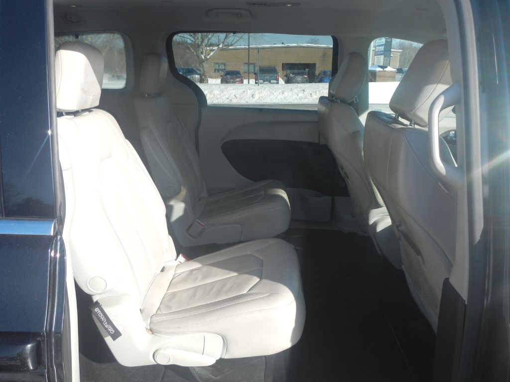2018 Chrysler Pacifica Image 23