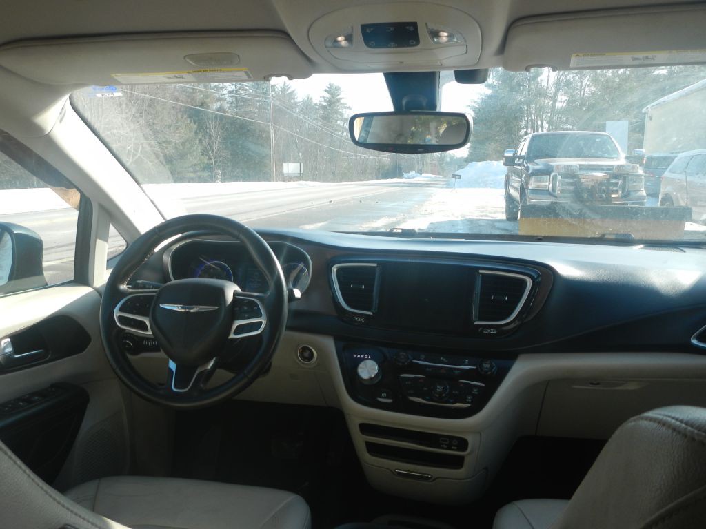 2018 Chrysler Pacifica Image 24