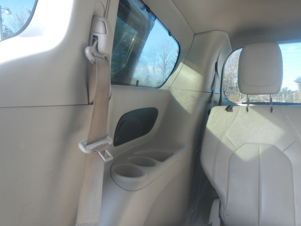 2018 Chrysler Pacifica Image 27