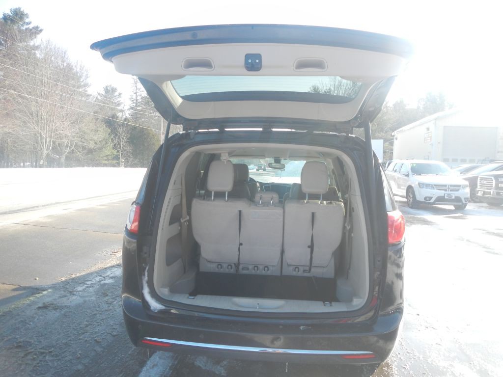 2018 Chrysler Pacifica Image 30