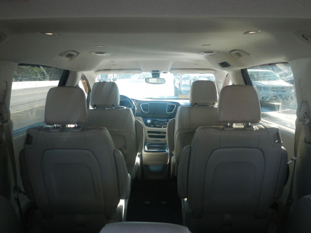 2018 Chrysler Pacifica Image 31