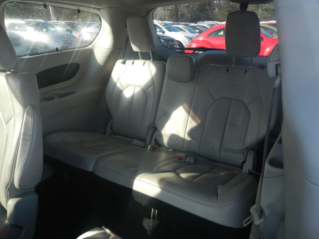 2018 Chrysler Pacifica Image 34