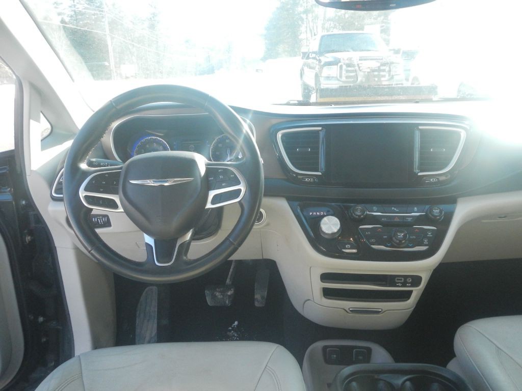 2018 Chrysler Pacifica Image 37