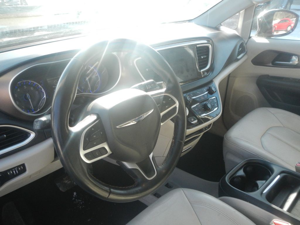 2018 Chrysler Pacifica Image 39