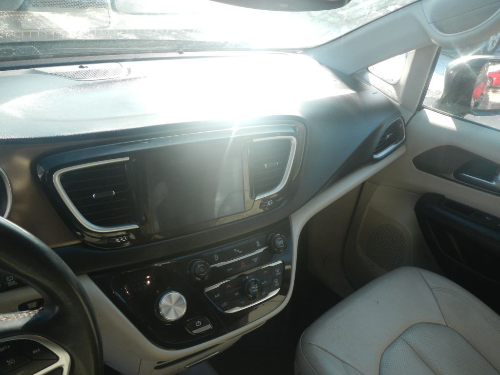 2018 Chrysler Pacifica Image 40