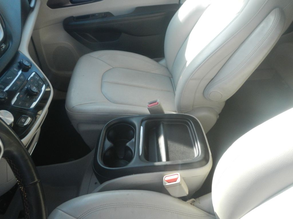 2018 Chrysler Pacifica Image 41