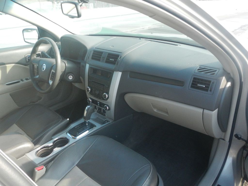2010 Mercury Milan Image 2