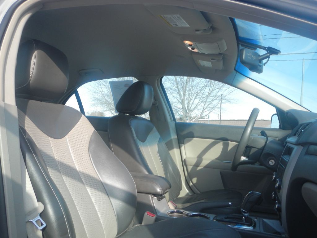 2010 Mercury Milan Image 3