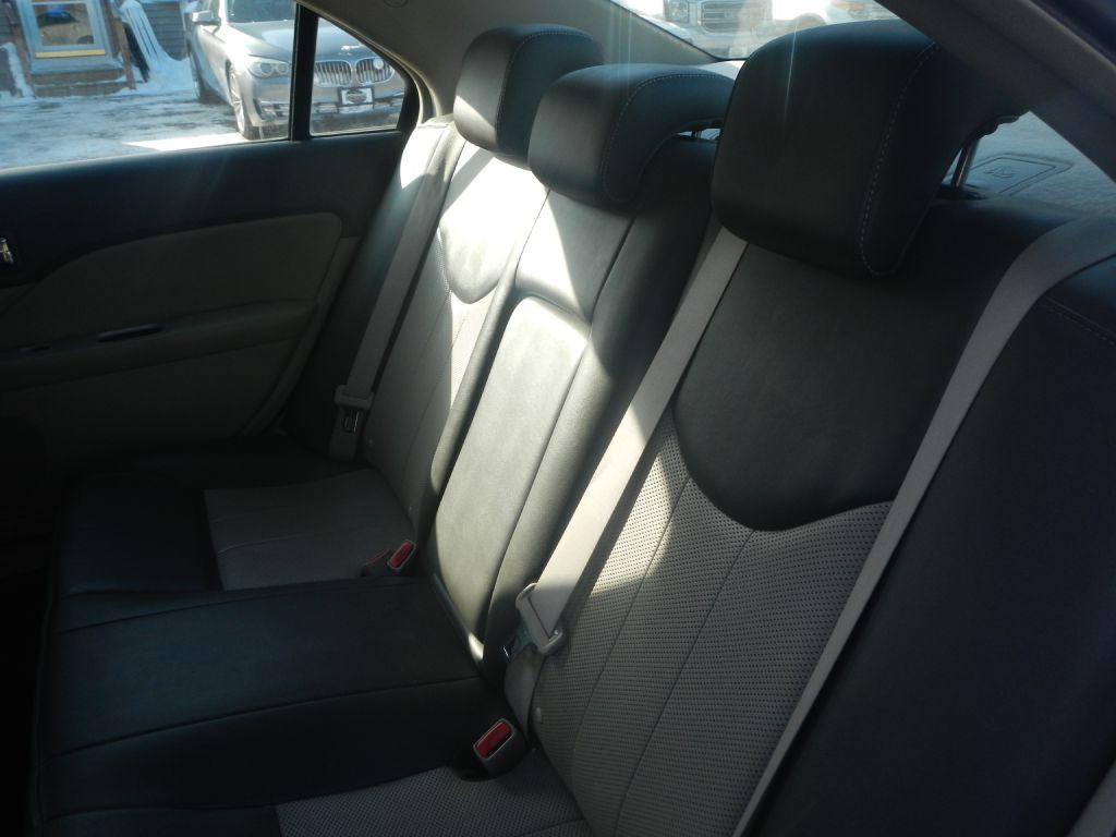 2010 Mercury Milan Image 7