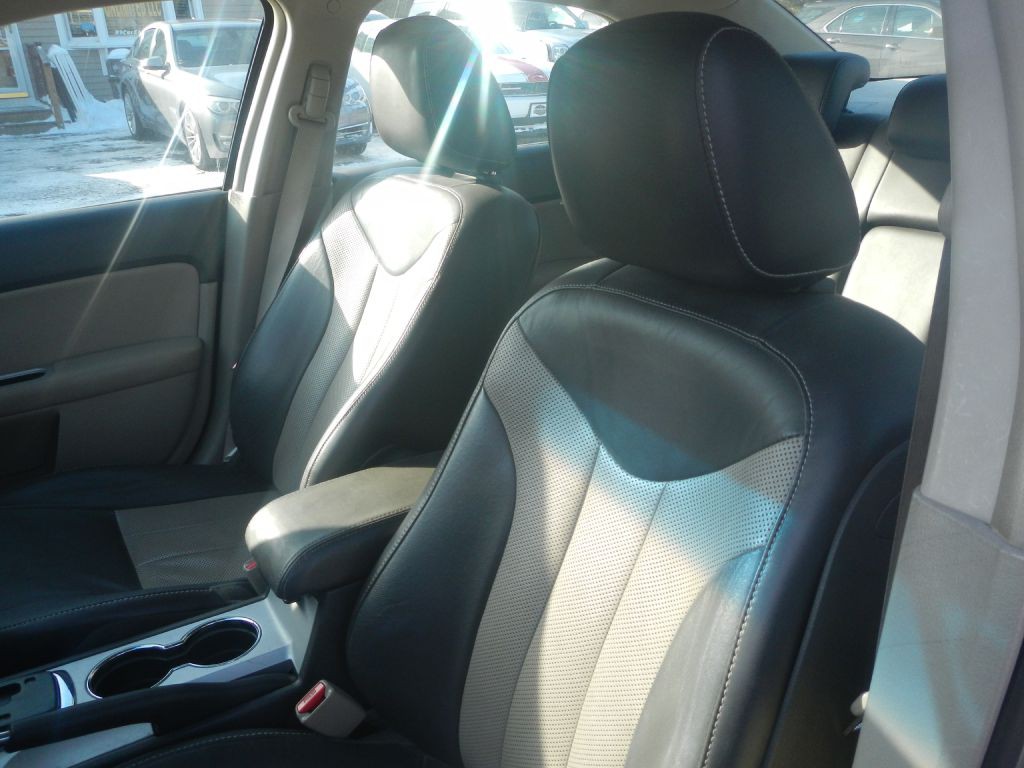 2010 Mercury Milan Image 8