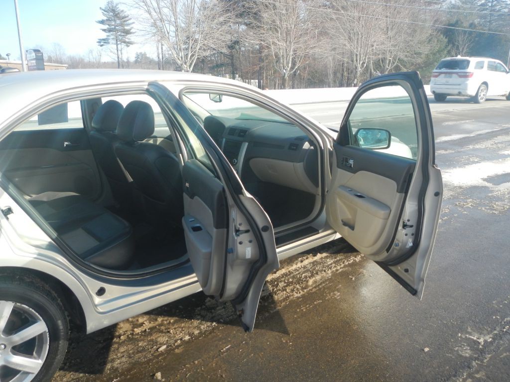 2010 Mercury Milan Image 16