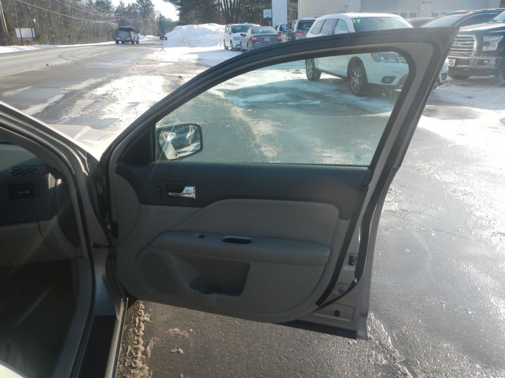 2010 Mercury Milan Image 18