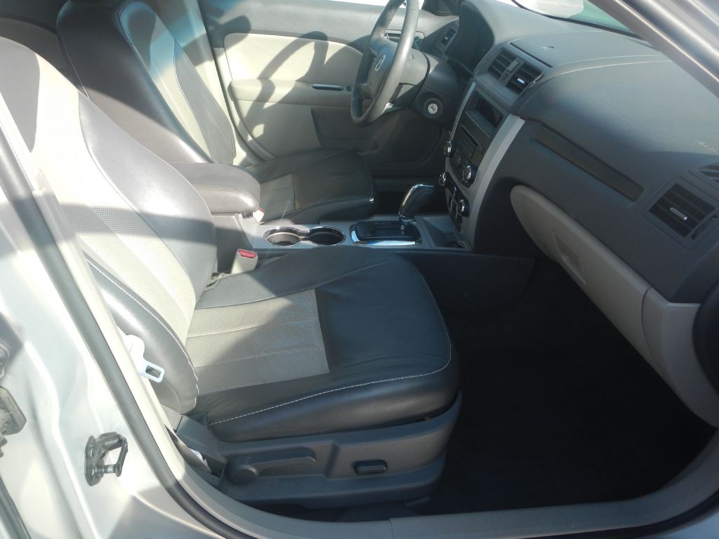 2010 Mercury Milan Image 20