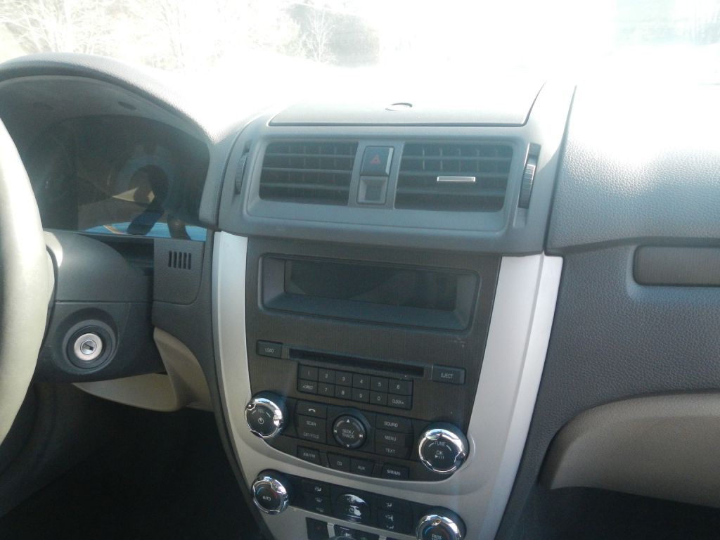 2010 Mercury Milan Image 24