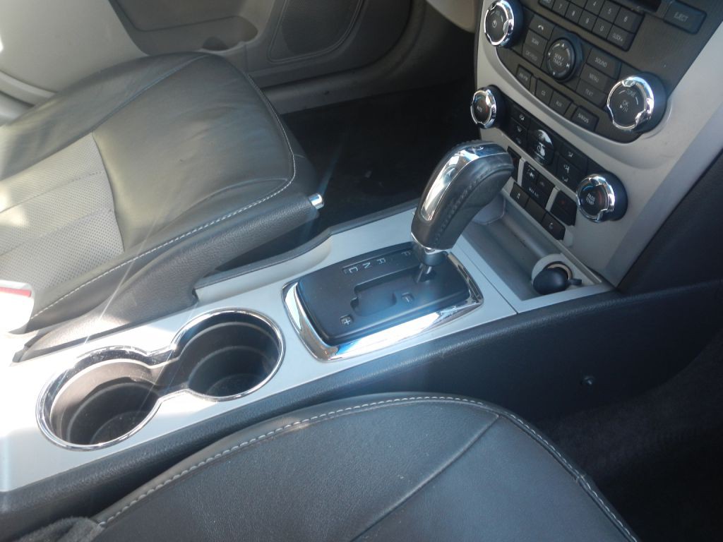 2010 Mercury Milan Image 25