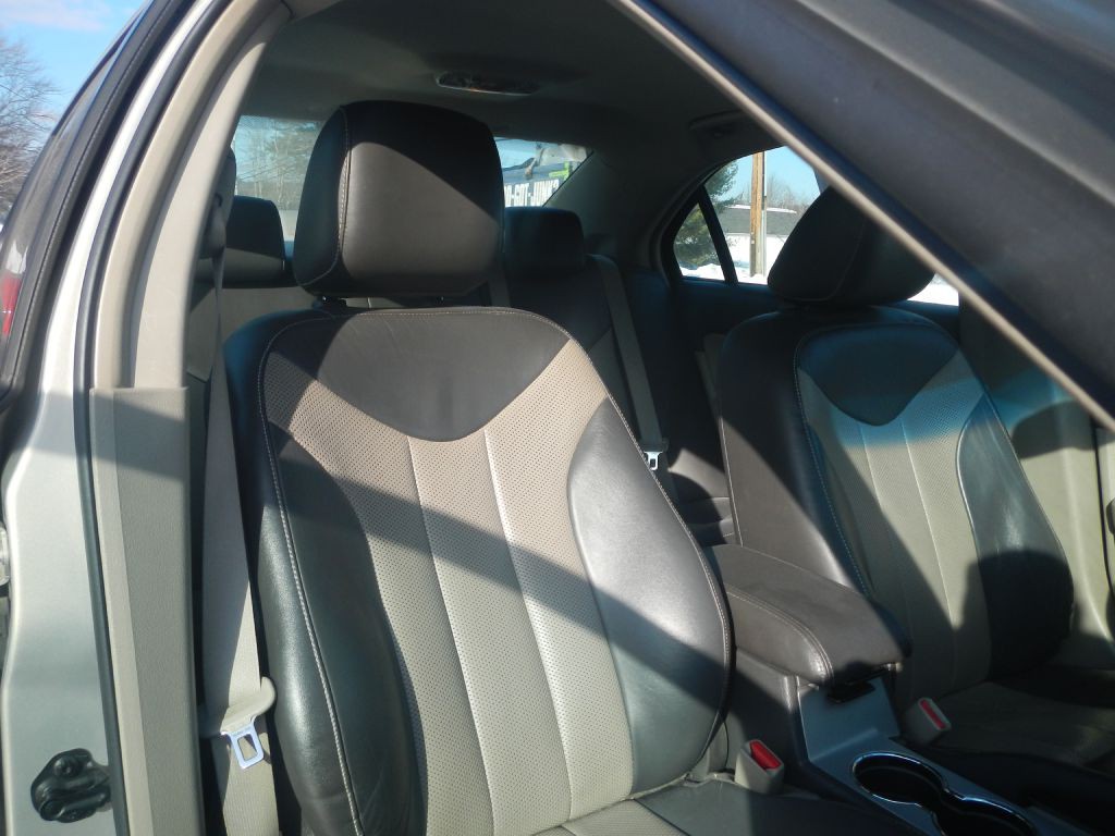 2010 Mercury Milan Image 26