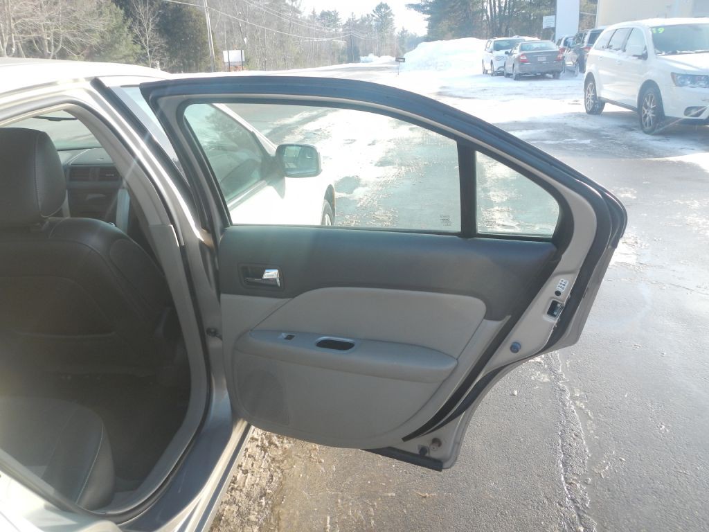 2010 Mercury Milan Image 27