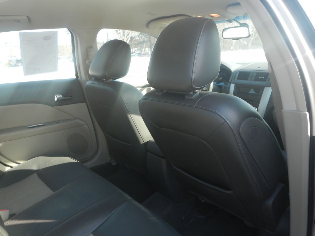 2010 Mercury Milan Image 28