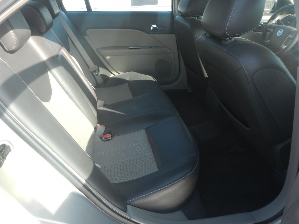 2010 Mercury Milan Image 29